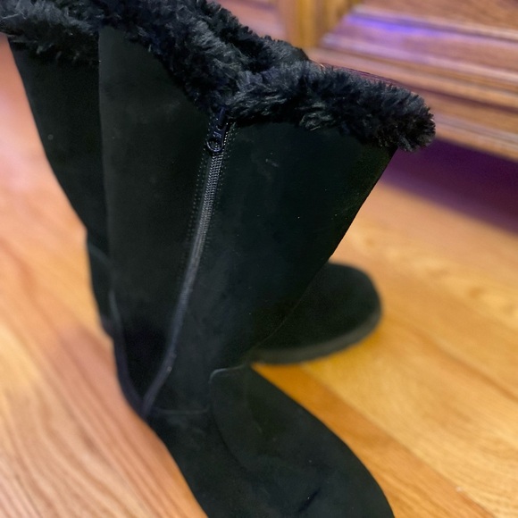 Never worn before Women’s UGGS Mid calf highrise black suede winter boots size 9 - Picture 5 of 8